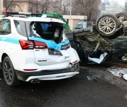 Дорожно-транспортное происшествие в Алматы: полицейские пострадали в результате столкновения