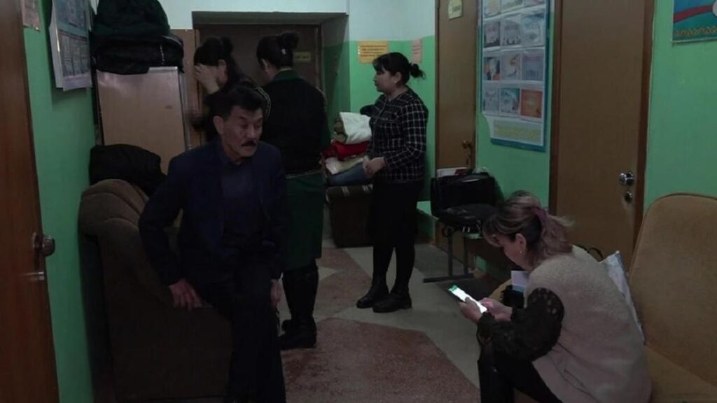 Учительская в коридоре: школа в Алматинской области из-за нехватки места