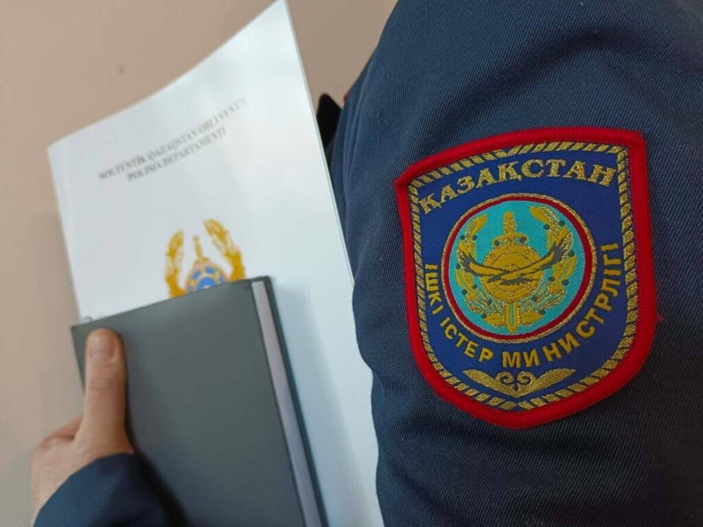 Кәсіпкерді қорқытқан полиция бөлімінің бастығы қызметінен қуылды