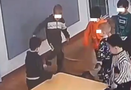 Алматыдағы балабақшада баланы топпен ұру дерегіне қатысты қылмыстық іс қозғалды