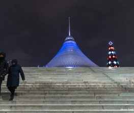 Пожарная команда спешит на помощь: ночная операция у ТРЦ «Хан Шатыр»