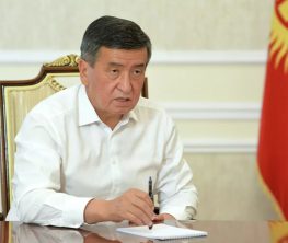 Қырғызстанда Сооронбай Жээнбековті экс-президент мәртебесінен айыру ұсынылды