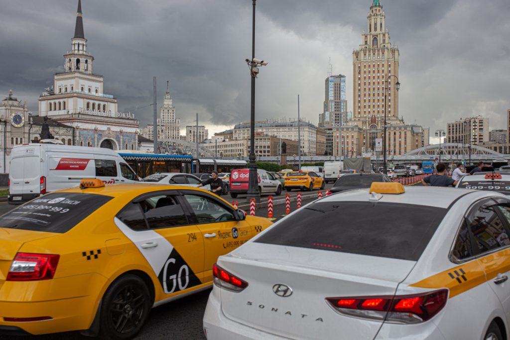Ресей тұрғындары такси жүргізетін тәжіктерге бойкот жариялады