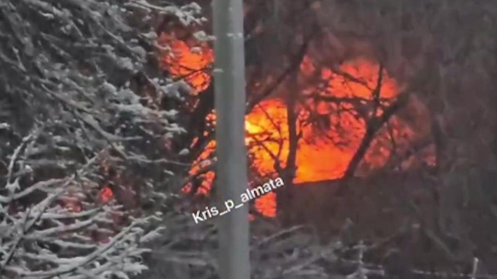 Пожар в центре Алматы