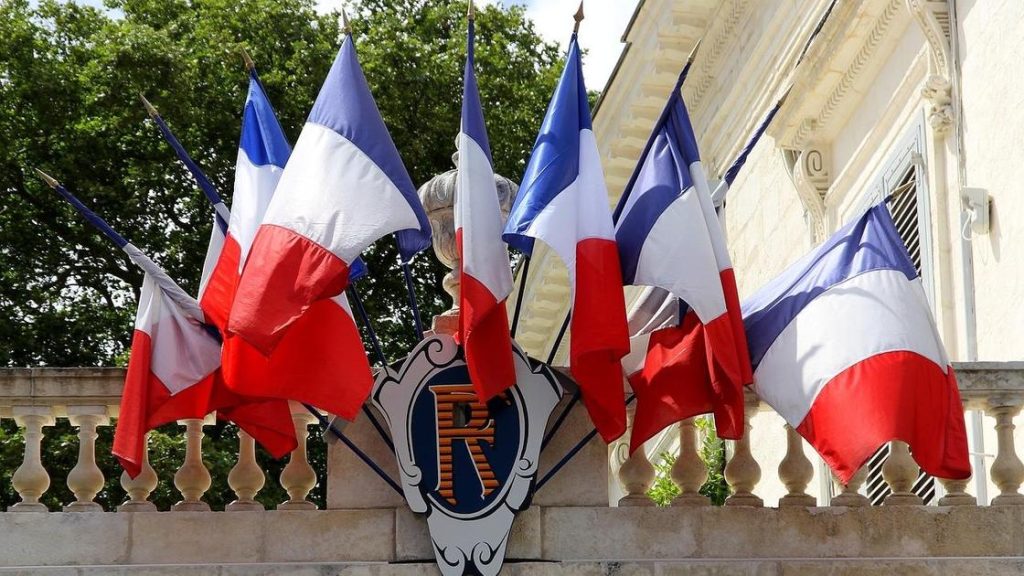 Франция реагирует на террор: уровень угрозы взведён до максимума