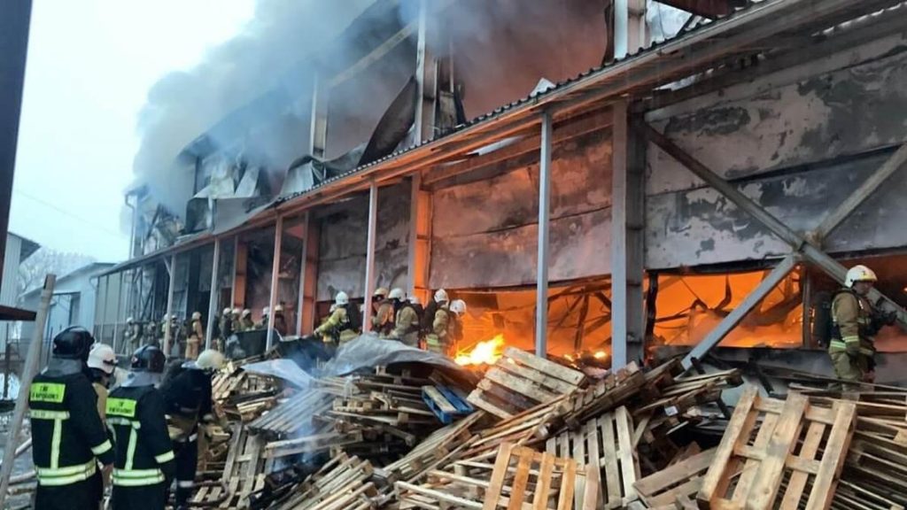 Пожар в Астане: мужество 70 спасателей против огненного бедствия