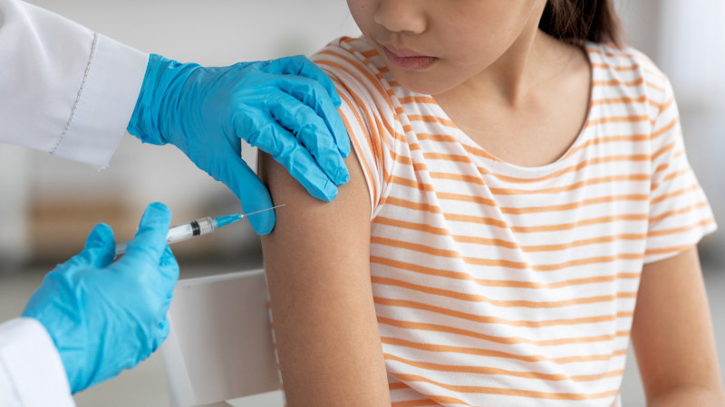 В Казахстане стартует вакцинация против ВПЧ среди девочек