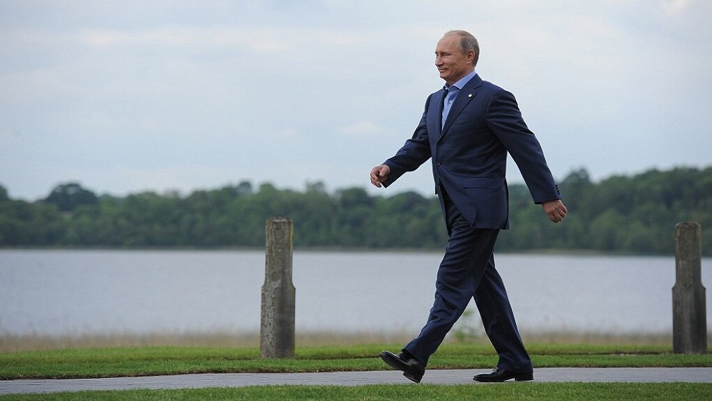 Путин өзінің қуыршақ қарсыластарынан оқ бойы озық шықты