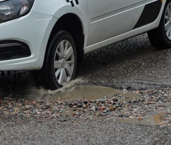 Как казахстанцам получить компенсацию за повреждение авто из-за ям на дорогах