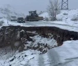 Марқакөлде топырақ көшкіні жүріп, жол жабылды