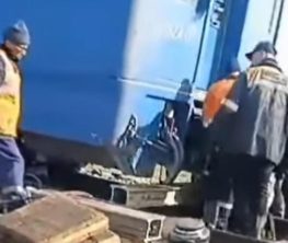 Сход хвостового вагона пассажирского поезда произошел в Карагандинской области