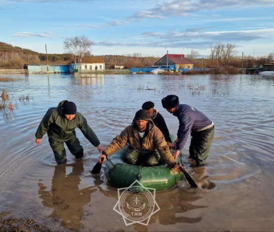 Су тасқынынан зардап шеккендерге көмек беру жалғасып жатыр