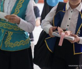 Вопрос о школьной и студенческой форме в национальном стиле в Казахстане