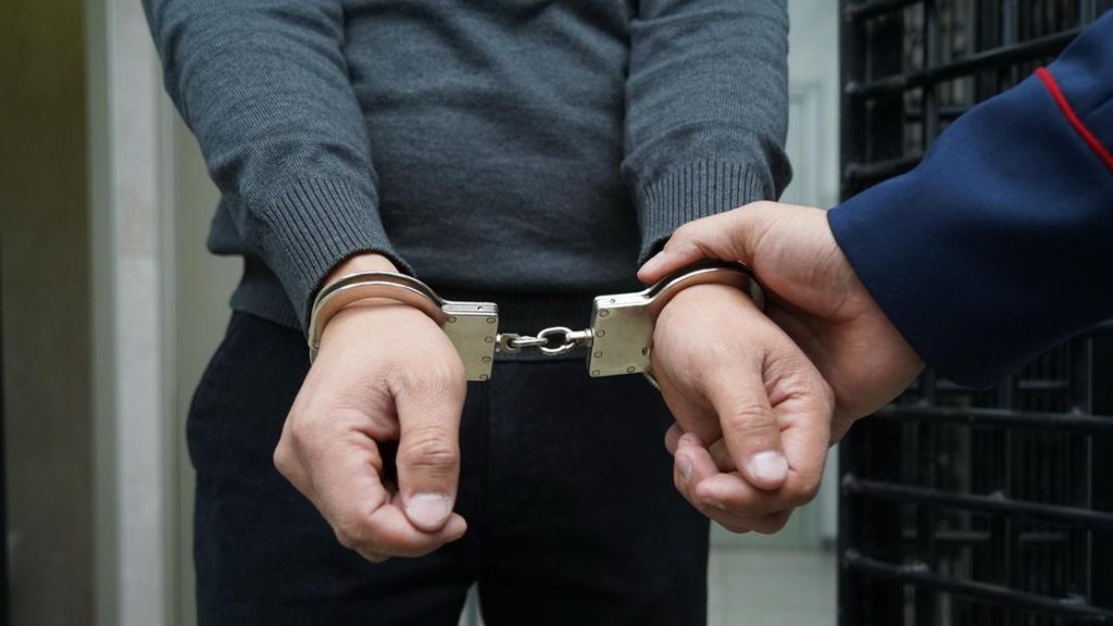 Задержание 13 преступников в Алматы в ходе операции "Правопорядок".