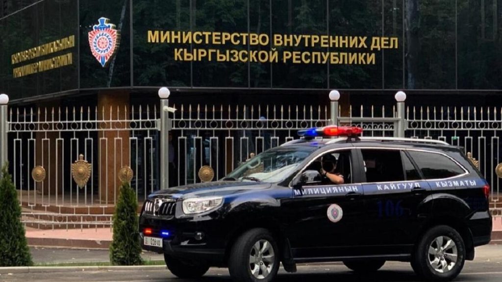 Раскрыты последствия беспорядков в Бишкеке для милиционеров