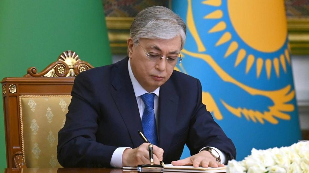 Президент Казахстана Токаев подписал закон о запрете на въезд педофилам, рецидивистам и экстремистам.
