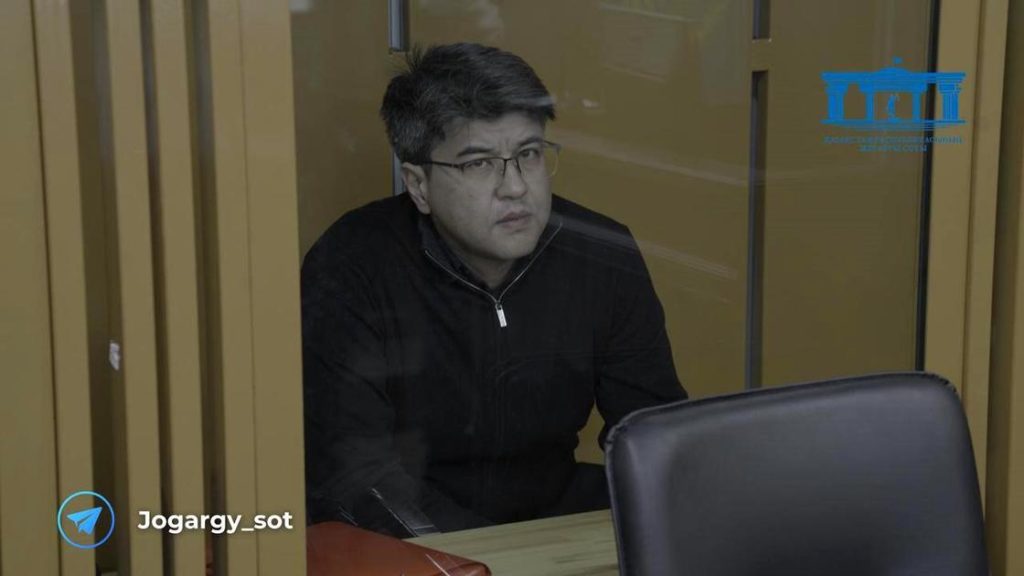 Куандык Бишимбаев в суде выражает сожаление перед родственниками убитой Салтанат Нукеновой.