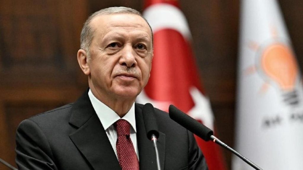 Эрдоган проводит экстренное совещание на фоне возможного переворота в Турции.
