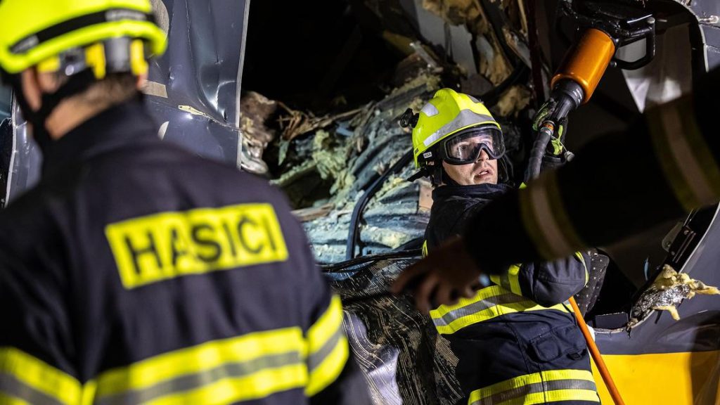 Лобовое столкновение поездов в Чехии унесло жизни четырех человек