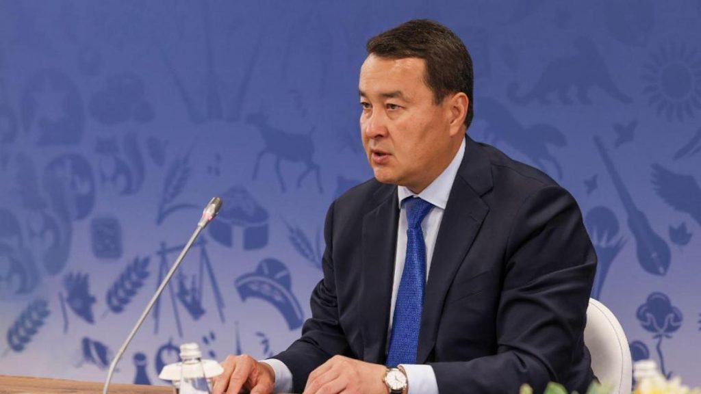 Экс-премьер Казахстана Смаилов заявляет о своей способности контролировать бюджетные расходы