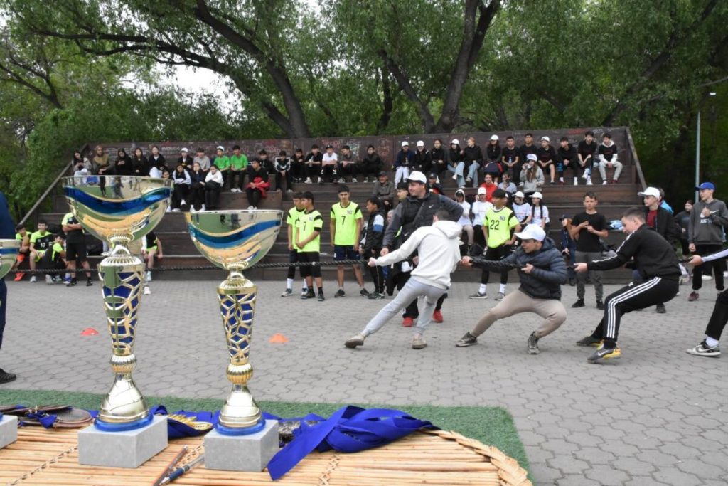 Школьники и студенты участвуют в спортивных мероприятиях в Караганде под охраной полиции