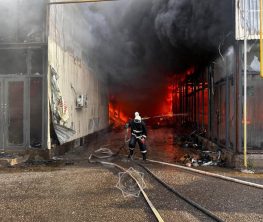 Крупный пожар на барахолке в Алматы
