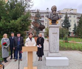 Татарстанда Абай Құнанбаевтың ескерткіш-бюсті ашылды