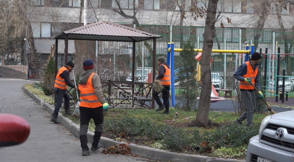 В Алматы будут штрафовать подрядчиков за плохую уборку дворов и улиц