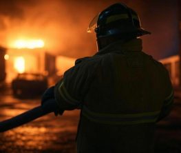 Пожар в Петропавловске: более трех часов борьбы с огнем