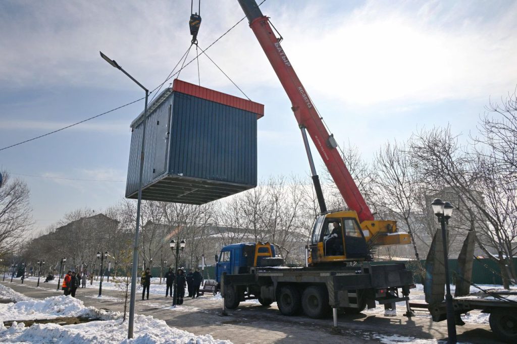 Алматыда екі күн ішінде 21 заңсыз сауда нысаны бұзылды