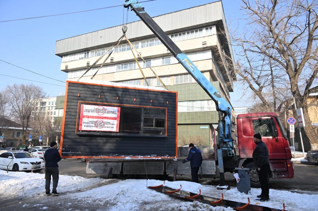 Алматыда заңсыз сауда нүктелерін сүру жұмыстары жалғасуда