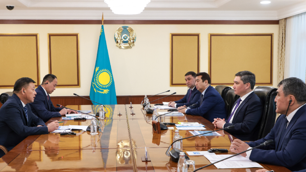 Олжас Бектенов Xinjiang Lihua басшысымен құны 200 млрд теңгеден астам мақта-тоқыма кластерін құру мәселесін талқылады