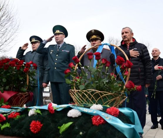 Әскери қызметшілер тәжік-ауған шекарасында қаза тапқан жауынгерлерді еске алды