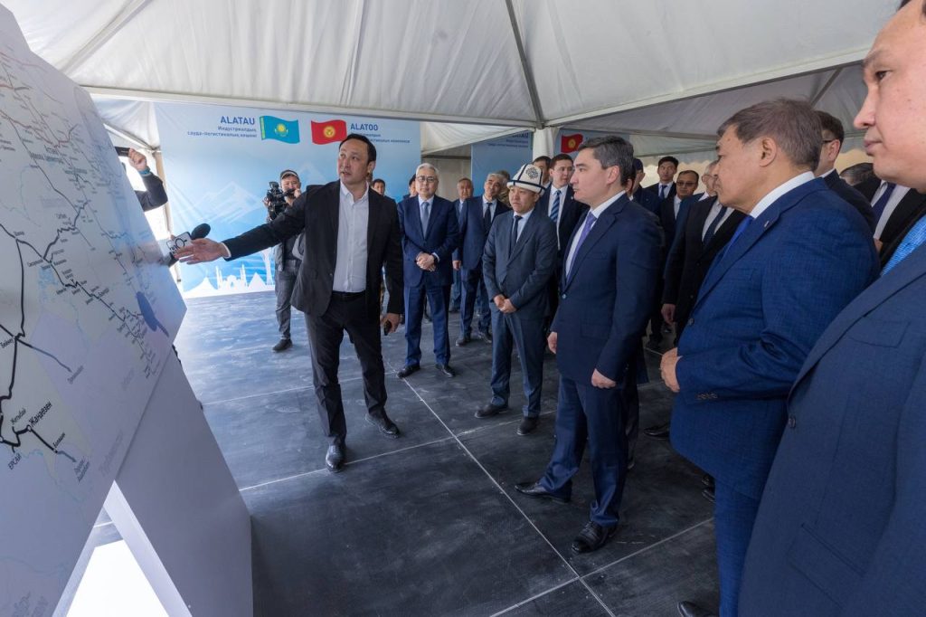 Олжас Бектенов Қордайдағы көлік-логистикалық кешен салу жұмысының барысын тексерді