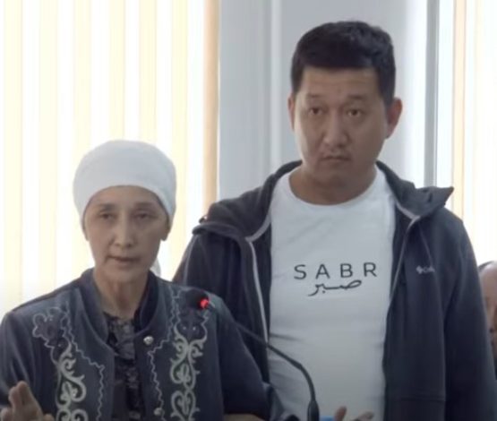 «Бұл оқиғаны еске алу өте ауыр». Сотта Шерзаттың апасы куәлік етті