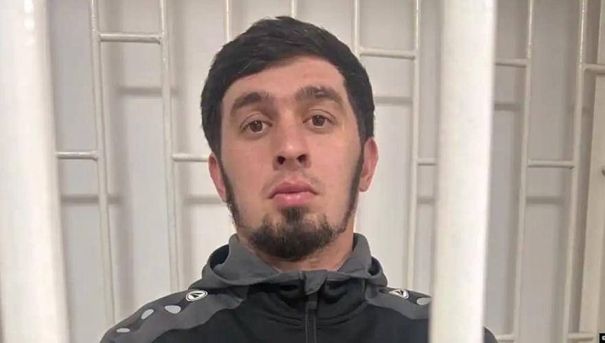 Ресейде іздеу жарияланған шешен белсендісі қазақстандықтардан көмек сұрады