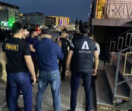 «Антикор қызметкері» Ақтөбеде кәсіпкерлерді бопсалаған