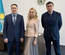 Халыққа арналған үкімет басшылары Ресей жұлдыздарына құлдық ұрып жүр