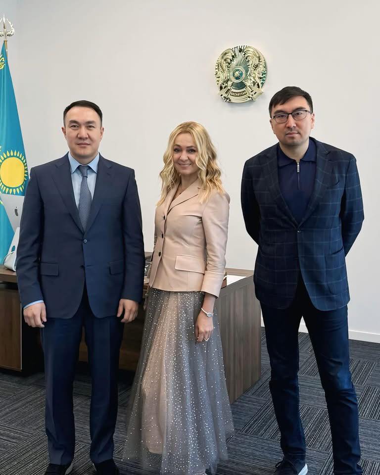 Халыққа арналған үкімет басшылары Ресей жұлдыздарына құлдық ұрып жүр