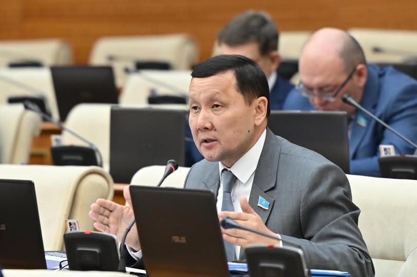 Мемлекеттік тілдің мәртебесін ұлтаралық тіл деп өзгерту — жалған сөз