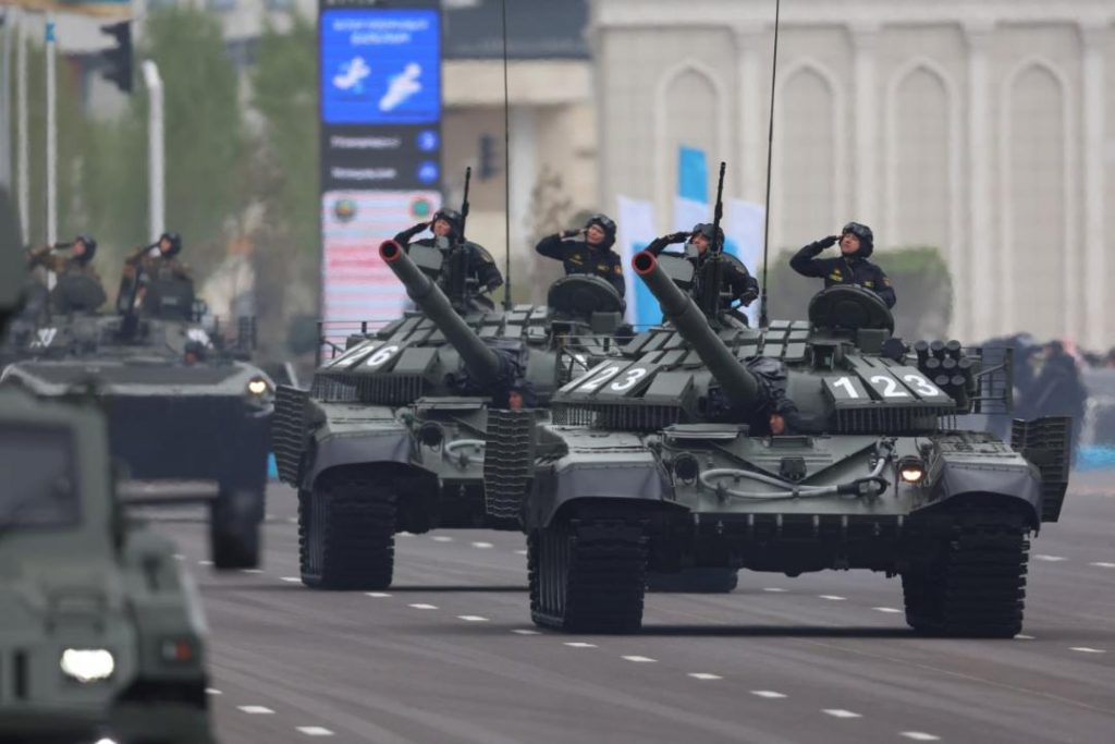 Астанадағы парадқа кімдер қатысады?