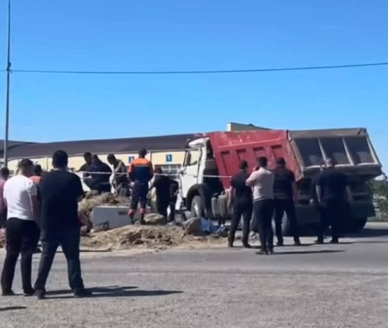 Грузовик протаранил легковушку в Атырау: один человек погиб