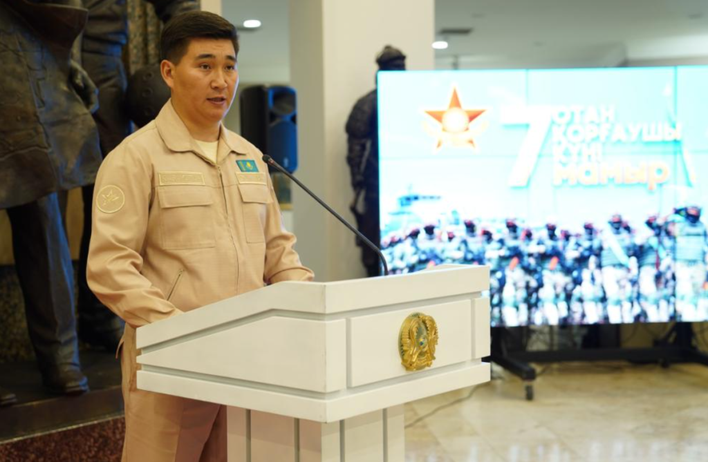 Учителя начальной военной и технологической подготовки получили награды в День защитника Отечества