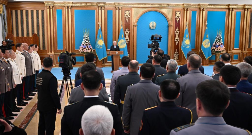 Тоқаев сарбаздарды алдағы Отан қорғаушы күнімен құттықтады