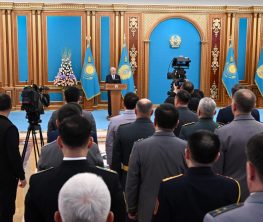 Тоқаев сарбаздарды алдағы Отан қорғаушы күнімен құттықтады