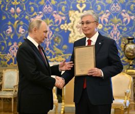 Путин Қазақстанға Кемел Тоқаевтың марапат парағын табыстады