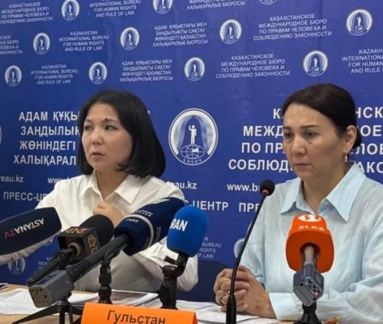 «Қыздар оны азаптаған, енді куәгер болып жүр»: 7-қабаттан құлап көз жұмған Ақнәрдің анасы тергеуді салғырттыққа жол берді деп айыптауда