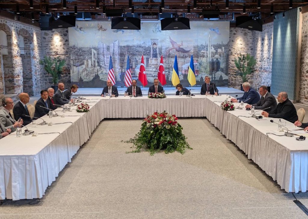 Стамбұлда Украина, Түркия және АҚШ өкілдерінің кездесуі басталды