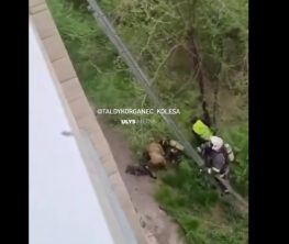 Техника қайда? Талдықорғанда өрт сөндіруші үшінші қабаттан құлап кетті