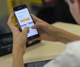«Телефон үшін тұншықтырған»: Түркістан облысында оқушы жанжалдан кейін сабақ үстінде көз жұмды